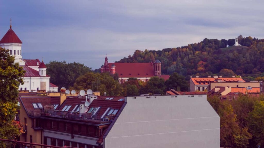 Praktinis vadovas lietuviams: kaip atrasti Maroko WhatsApp kurejus, sudaryti viral unboxing kampanijas ir sumazinti rizikas.