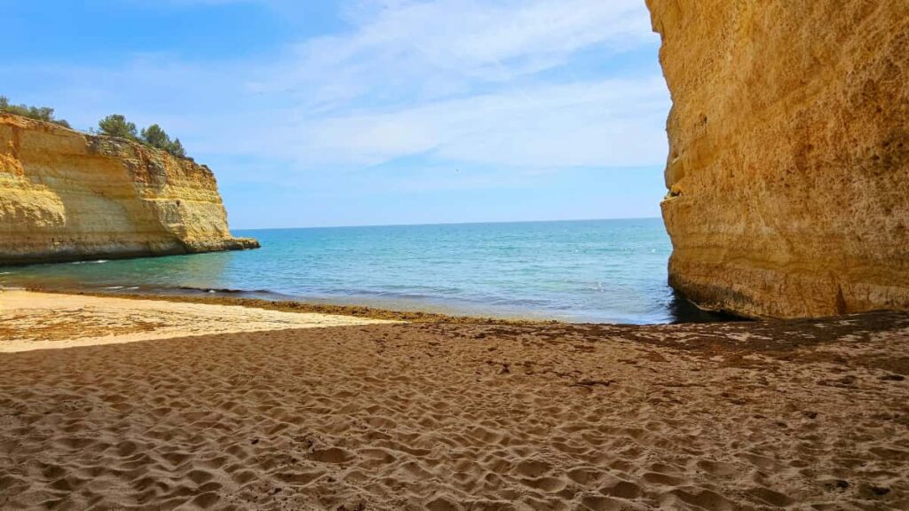 Praktinis vadovas lietuviams: zingsniai, kuriais pasinaudoti, kad susisiektumete su Uzbekistano prekes zenklais per Apple Music ir sudarytumete wellness kampanijas.