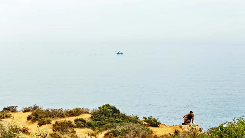 Praktinis gidas Lietuvos reklamdaviams: kaip atrasti Australijos WhatsApp kurejus, reminti uzkulisinius (BTS) formatus, vertinti rizikas ir susitarti del salygu.