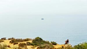 Praktinis gidas Lietuvos reklamdaviams: kaip atrasti Australijos WhatsApp kurejus, reminti uzkulisinius (BTS) formatus, vertinti rizikas ir susitarti del salygu.