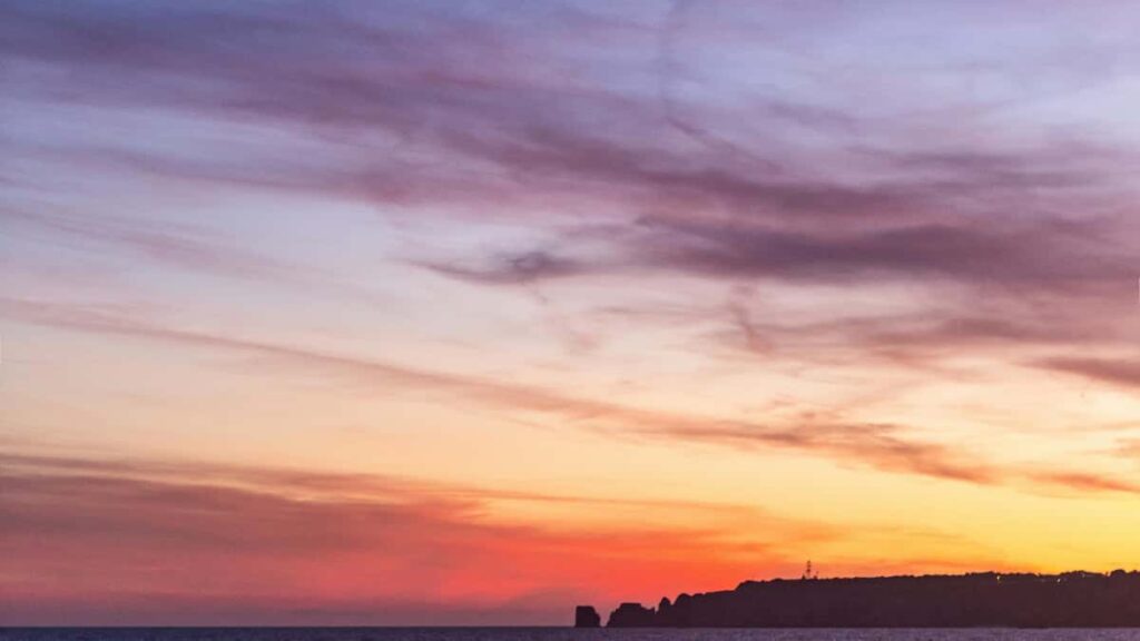 Praktinis vadovas Lietuvos prekes zenklams: kaip identifikuoti, patikrinti ir idarbinti Sri Lankos LinkedIn kurejus sezoninems akcijoms.