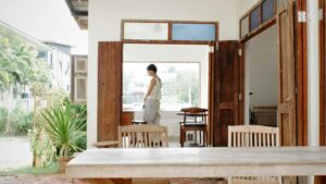 Praktinis vadovas Lietuvos kurejams: kaip per WhatsApp uzmegzti kontakta su Svedijos prekiu zenklais ir susitarti del uzkulisiu filmavimo taktika, pavyzdziai ir rizikos valdymas.