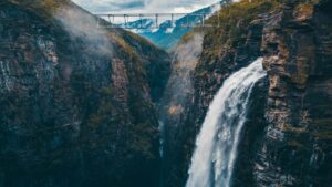 Praktinis gidas lietuviams kurejams kaip per eBay rasti ir uzmegzti partnerystes su Sveicarijos prekes zenklais, orientuojantis i zaidimu leidejus ir kolekcionuojama mercha.